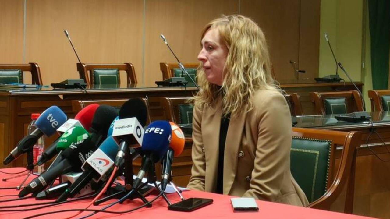 La alcaldesa de Maracena (Granada), Berta Linares (PSOE), en rueda de prensa.