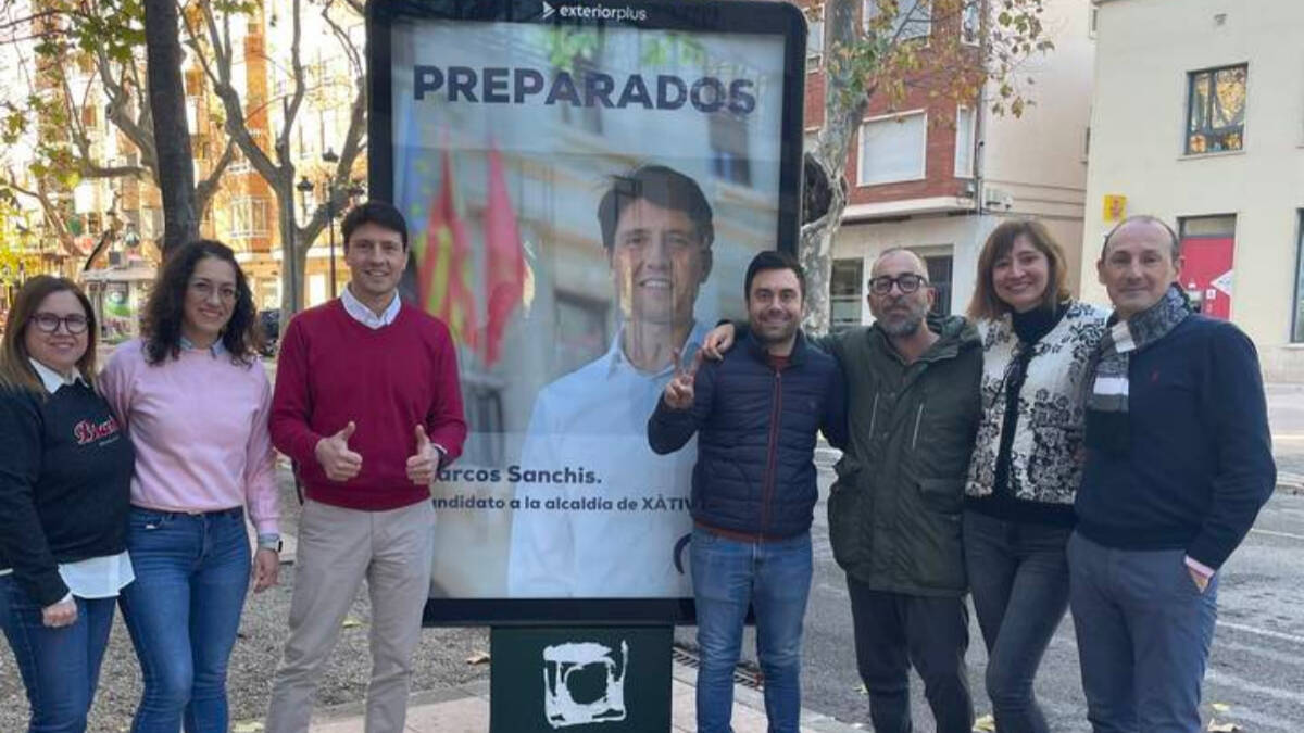 El candidato del PP, Marcos Sanchis, y su equipo