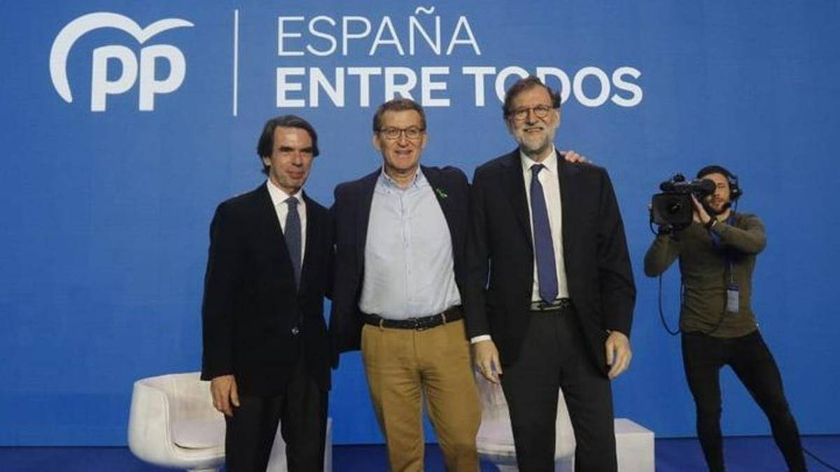Feijóo, junto a Aznar y Rajoy en su último encuentro.