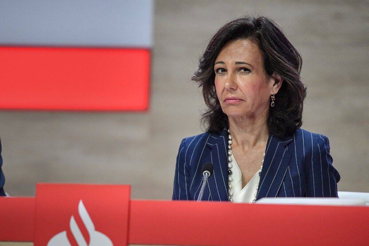 Ana Botín, presidenta de Banco Santander, en una rueda de prensa