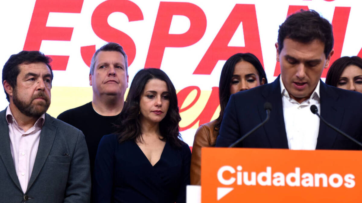 El exlíder de Ciudadanos, Albert Rivera, y a su espalda, detrás de Inés Arrimadas, el extesorero Carlos Cuadrado.