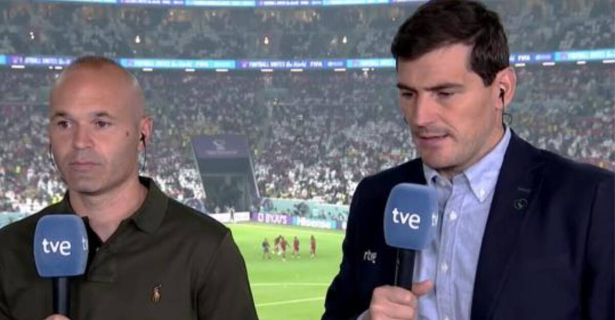Andrés Iniesta e Iker Casillas en la retransmisión del Mundial de Catar