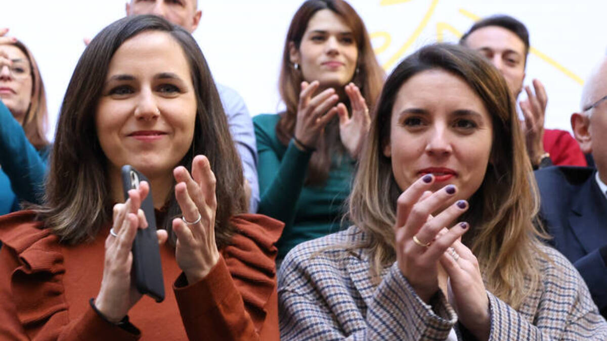 La ministra de Igualdad, Irene Montero, y la secretaria general de Podemos, Ione Belarra.