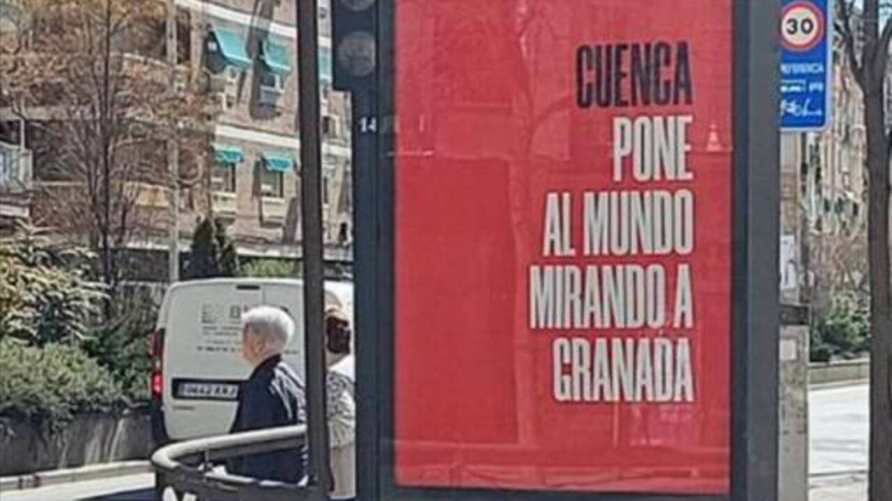 Marquesina en Granada con el cartel del PSOE.