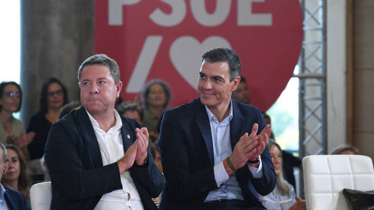 El presidente de Castilla-La Mancha, Emiliano García-Page, y el presidente del Gobierno, Pedro Sánchez.