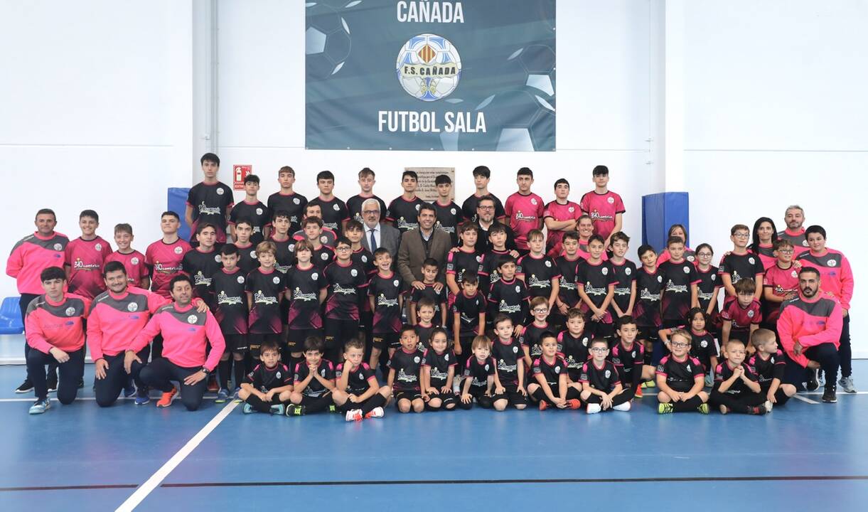 Mazón visita el Club de Fútbol Sala La Cañada