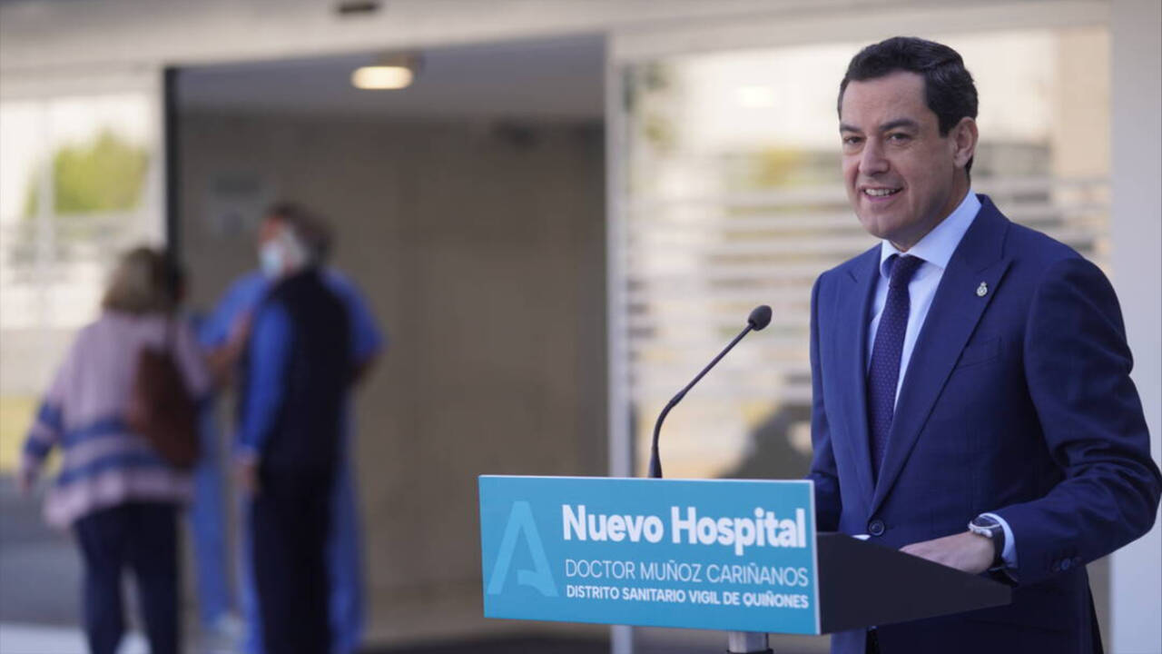 El presidente de la Junta de Andalucía, Juanma Moreno (PP-A), en la inauguración del hospital sevillano.