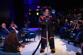 La Nasa le cambia el look al traje espacial después de 40 años