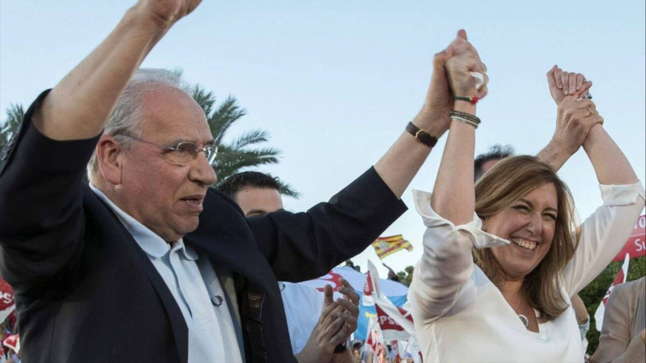 La expresidneta de la Junta y senadora del PSOE, Susana Díaz, junto a Alfonso Guerra, exvicepresidente del Gobierno, en un mitin