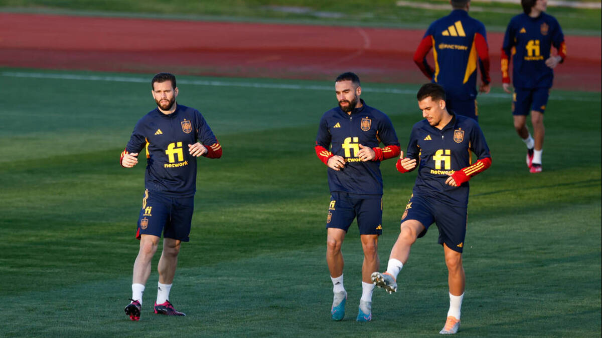 Nacho, Carvajal y Ceballos, ejercitándose en la concentración de la selección española. 