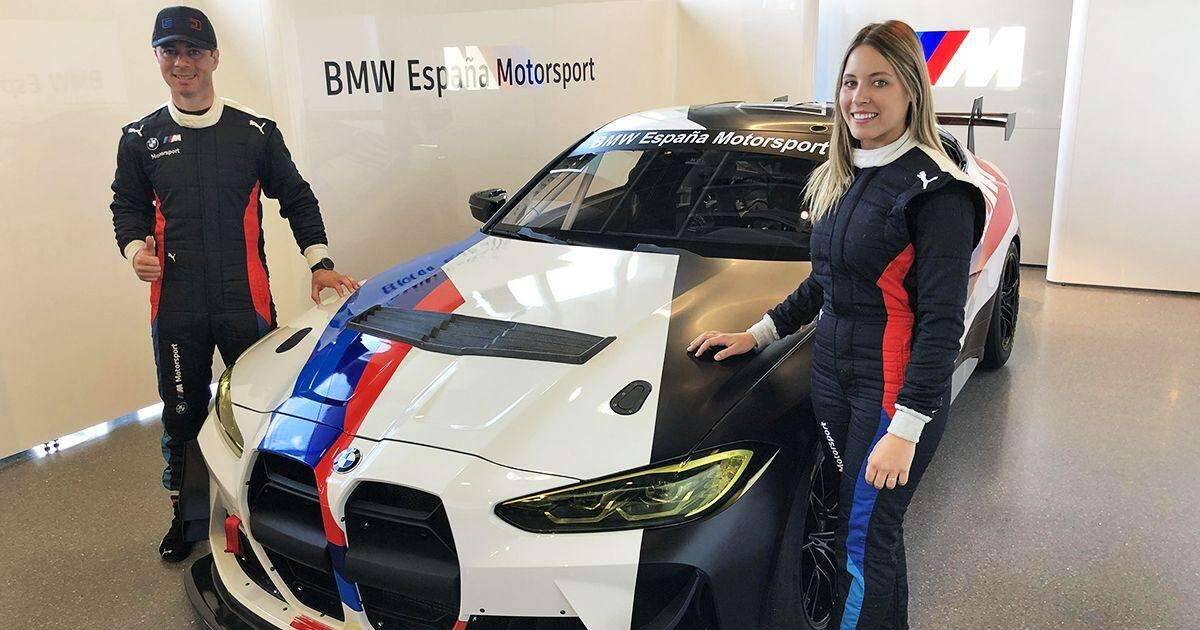 José María de los Milagros y Nerea Martí posando con el nuevo BMW M4 GT4