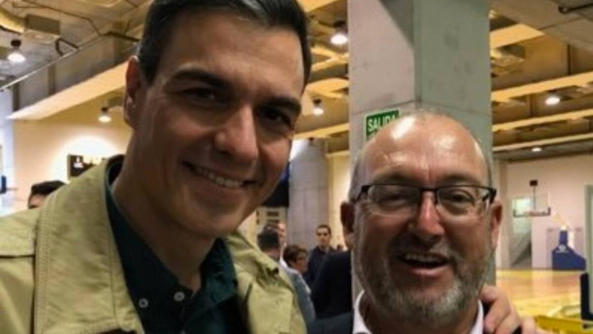 Pedro Sánchez y el exdiputado Fuentes Curbelo, Tito Berni.