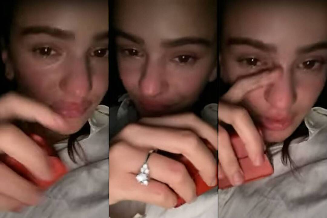 Rosalía mostrando un anillo en su nuevo videoclip 'Beso'