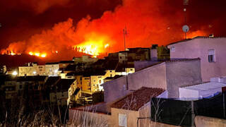 3.000 hectáreas calcinadas y más de 1.800 personas evacuadas en el incendio de Villanueva de Viver
