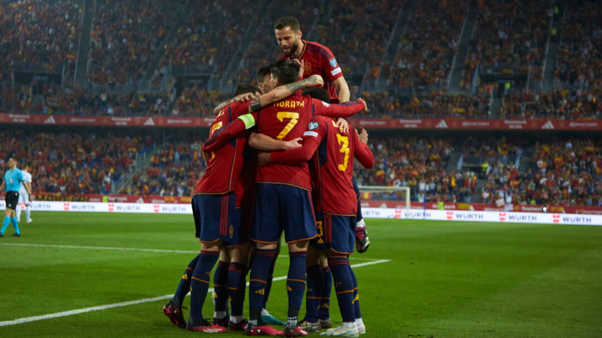 Los jugadores de España celebran el primer gol ante Noruega. 