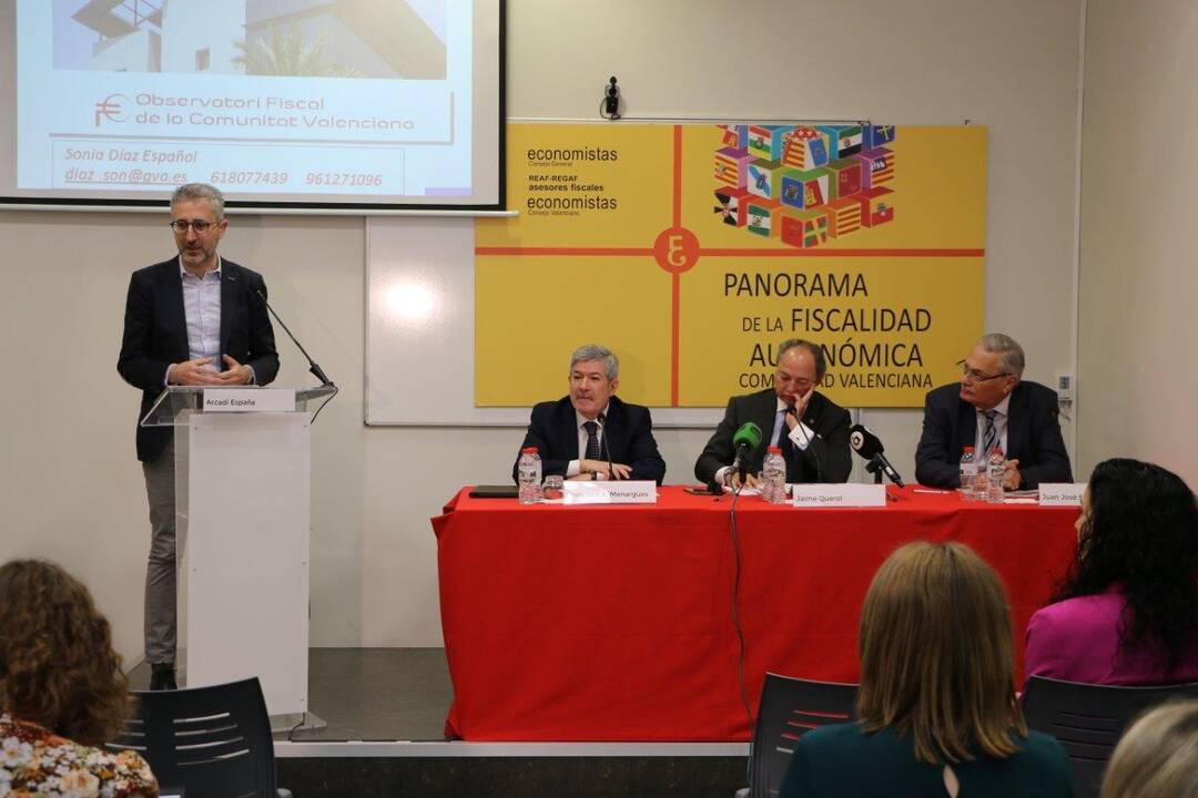 Arcadi España, conseller de Hacienda, durante la presentación - GVA 