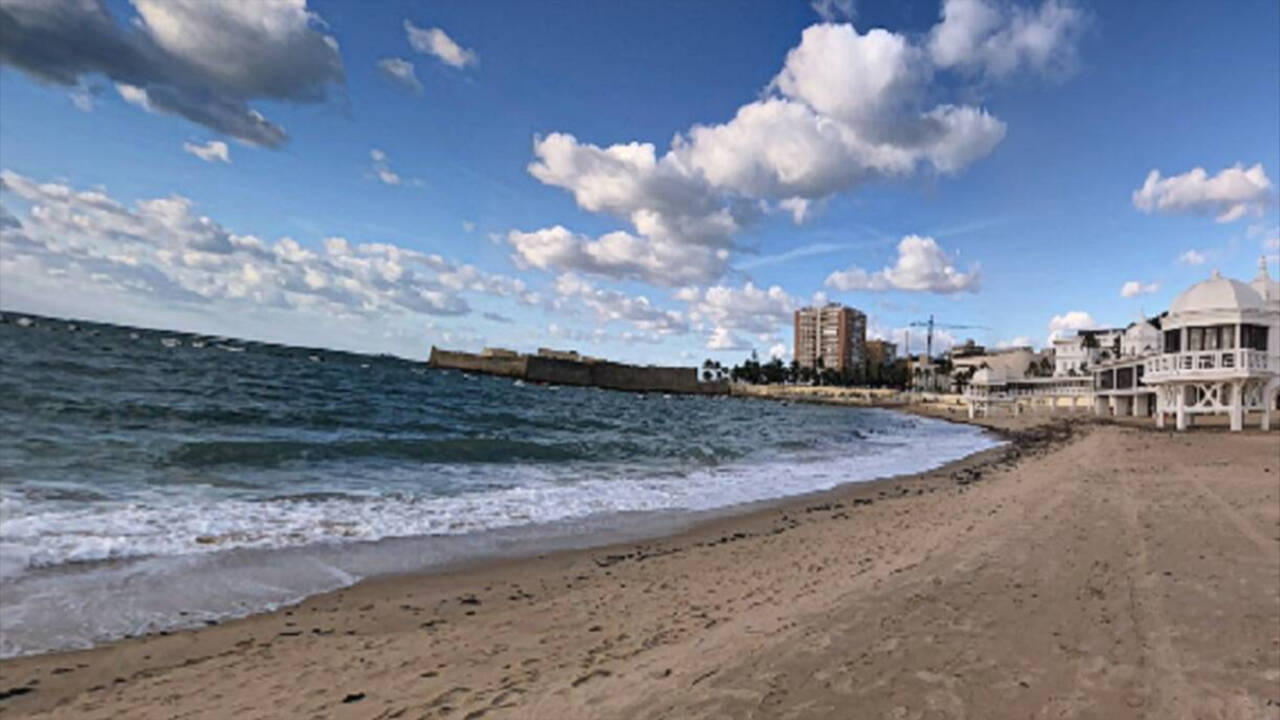 Playa de La Caleta en Cádiz capital.