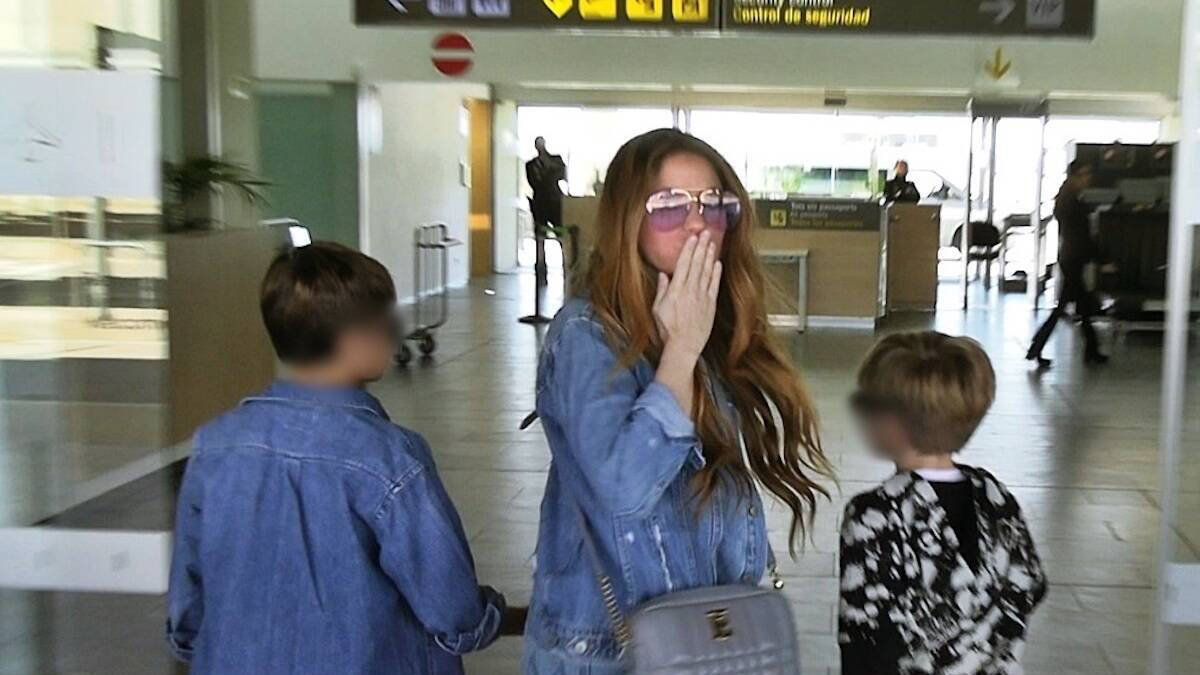 Shakira, con sus hijos, se despide de España rumbo a Miami. Europa Press.