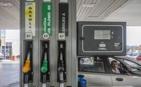 Las gasolineras baratas elevan su diferencial tras recortarse los descuentos 