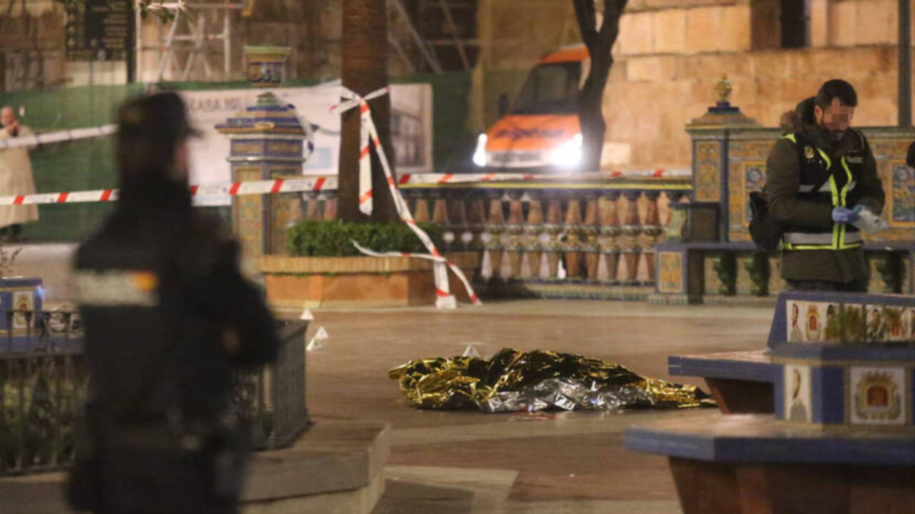 El cuerpo del sacristán asesinado en Algeciras a manos del yihadista Yassine Kanjaa.