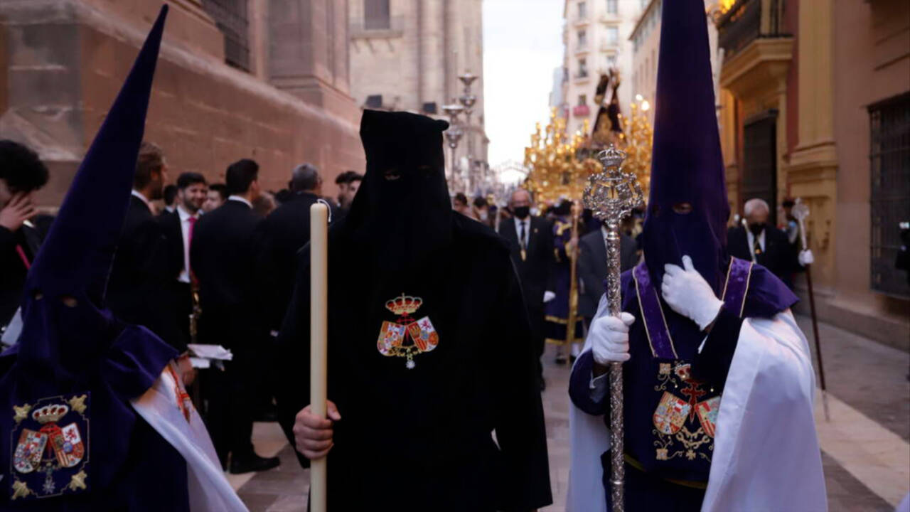 El preso liberado por la Cofradía de El Rico el año pasado durante la procesión en Málaga.