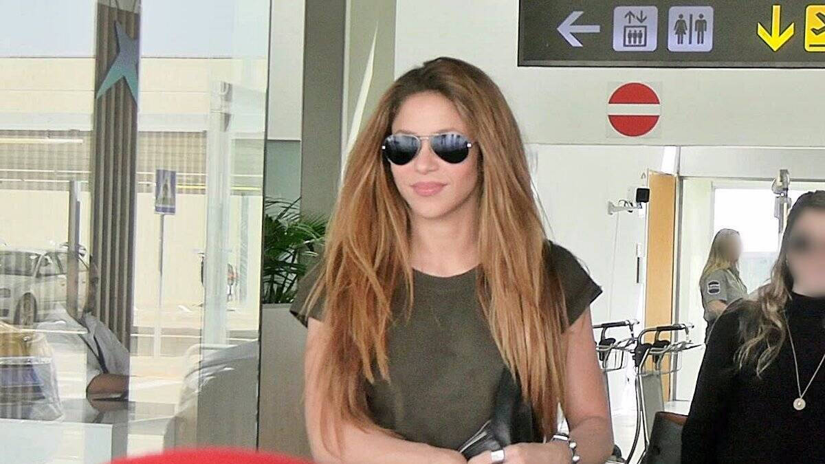 Shakira ya está en Miami pero los titulares que dejó en España siguen.