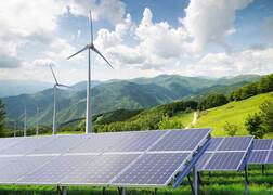 La energía eólica y solar baten récords de producción en 2022 