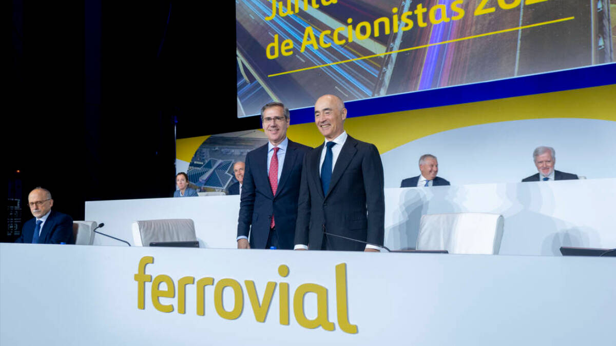 El consejero delegado de Ferrovial, Ignacio Madridejos (i) y el presidente de Ferrovial, Rafael del Pino.