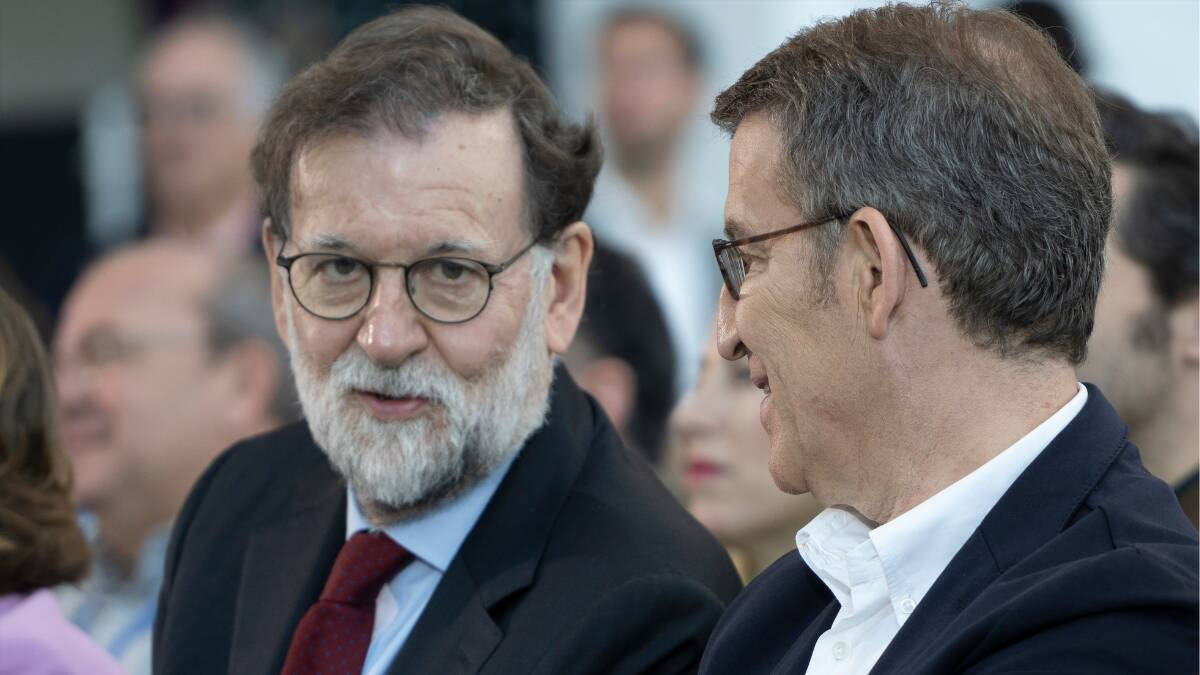 El expresidente del Gobierno, Mariano Rajoy, junto al actual presidente del Partido Popular, Alberto Núñez Feijóo.