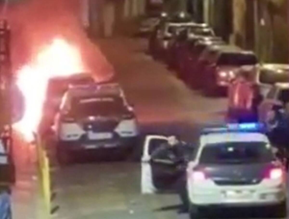 Arde un coche de la Guardia Civil en Almassora.