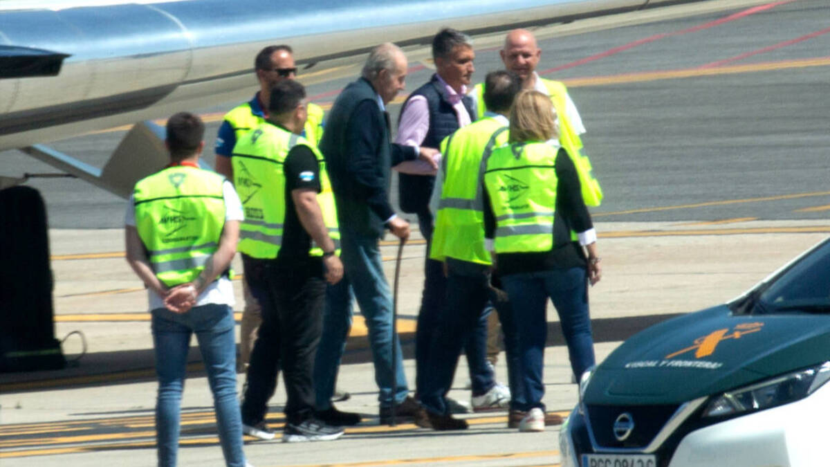 Llegada de Juan Carlos I al aeropuerto de Vigo