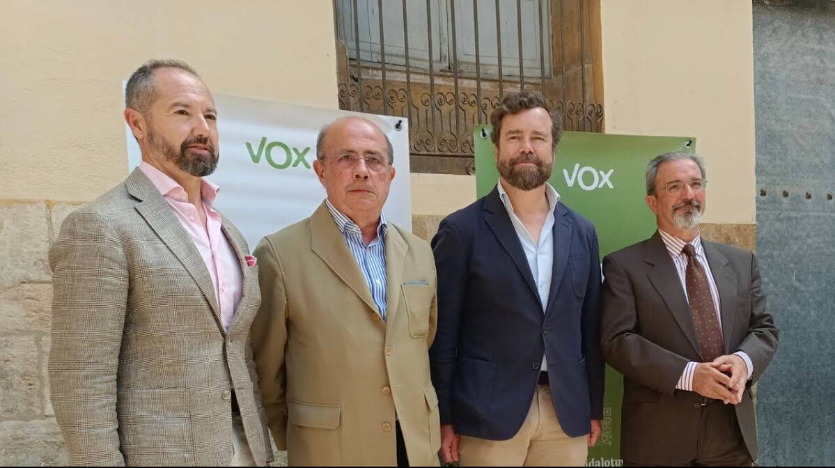 Juanma Badenas, Gil Lázaro, Espinosa de los Monteros y Carlos Flores en la presentación de candidatos de Vox en Valencia / Sonia García.