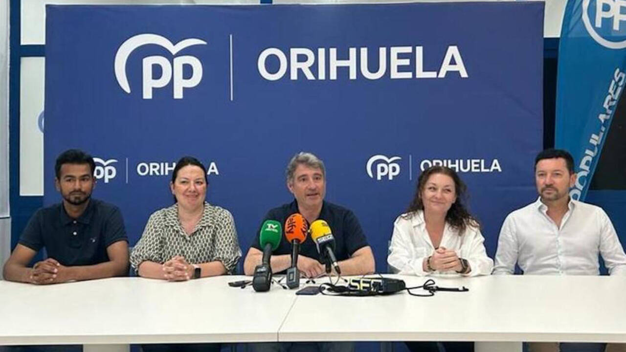 De los nombres que figuran en la lista, solo se mantiene Víctor Valverde quien forma parte del actual grupo de concejales del PP en el Ayuntamiento de Orihuela. Fuente externa