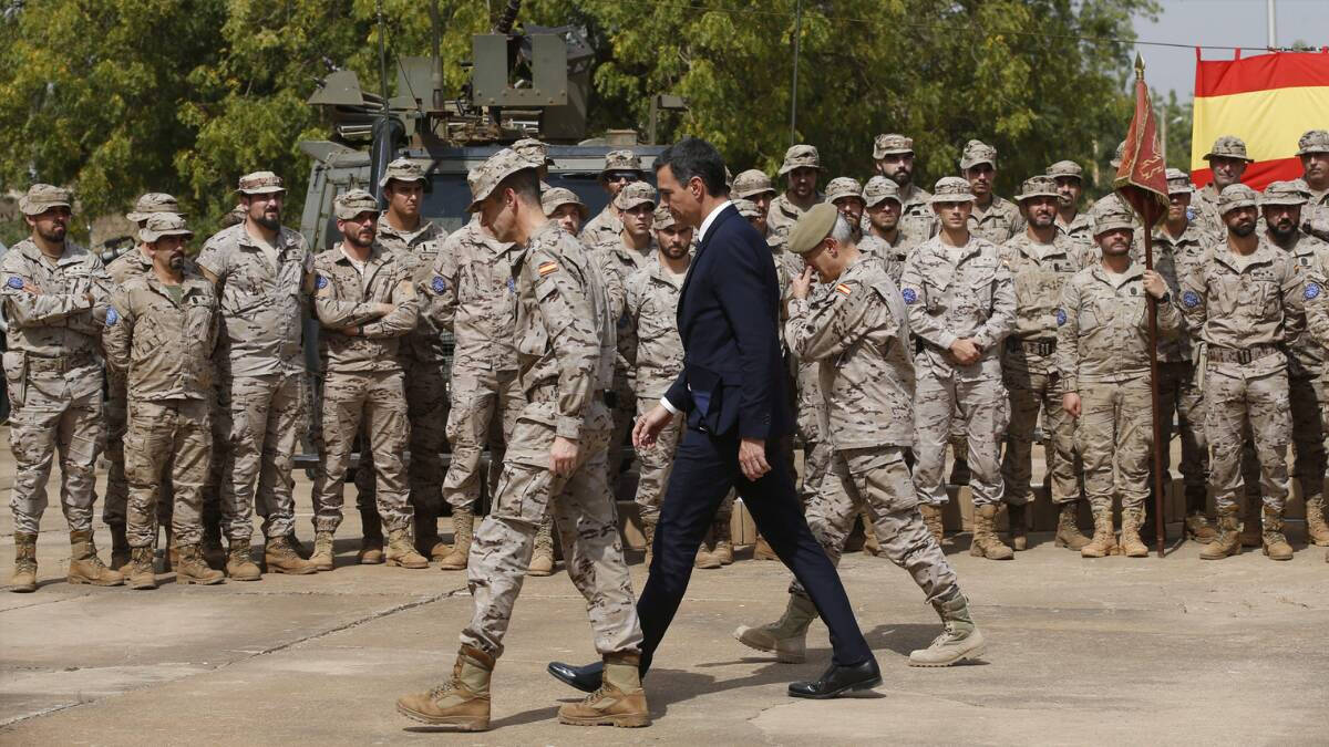 Pedro Sánchez durante su visita a las tropas españolas desplegadas en Mali.