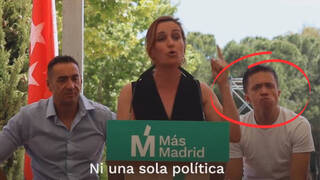 Los extraños gestos de Errejón durante un acto de Más Madrid que no han pasado desapercibidos en redes