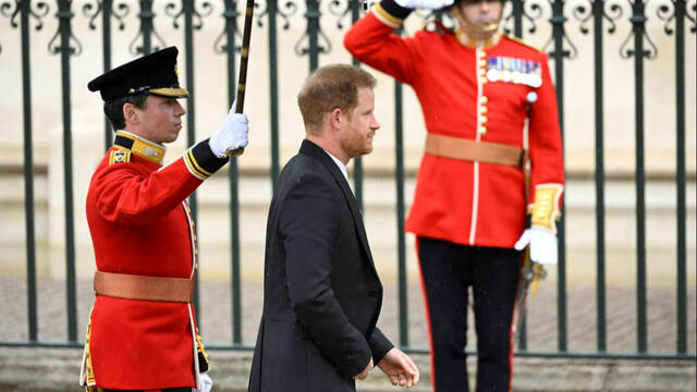 Harry no sorprende y deja plantada a la familia real británica tras la ceremonia