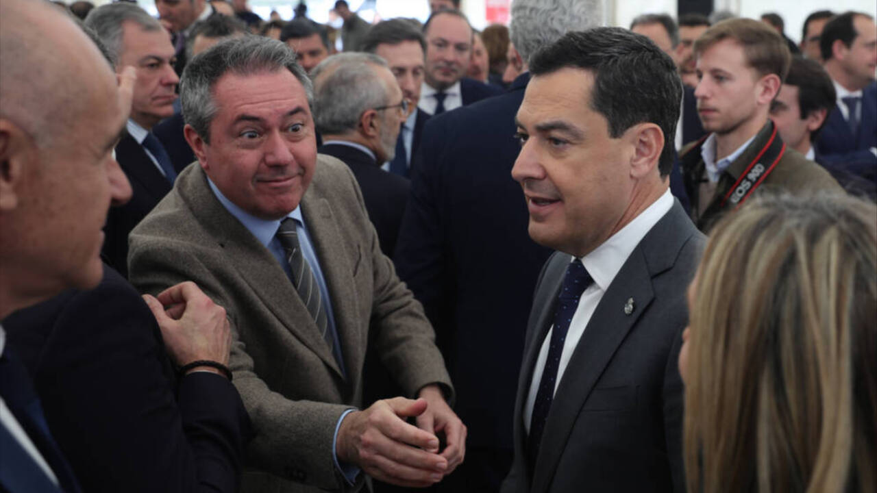 Un acto reciente en Sevilla con el líder del PP, Juanma Moreno, del PSOE, Juan Espadas y el candidato socialista Antonio Muñoz.