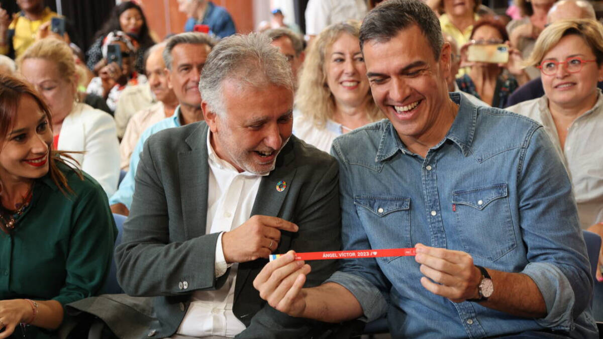 El presidente del Gobierno de Canarias y candidato a la reelección, Ángel Víctor Torres, y el presidente del Gobierno, Pedro Sánchez.