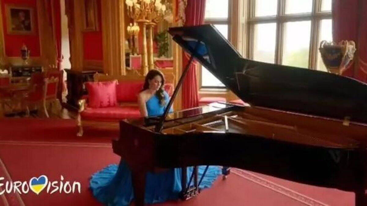Kate Middleton, en un momento del vídeo tocando el piano en Windsor.