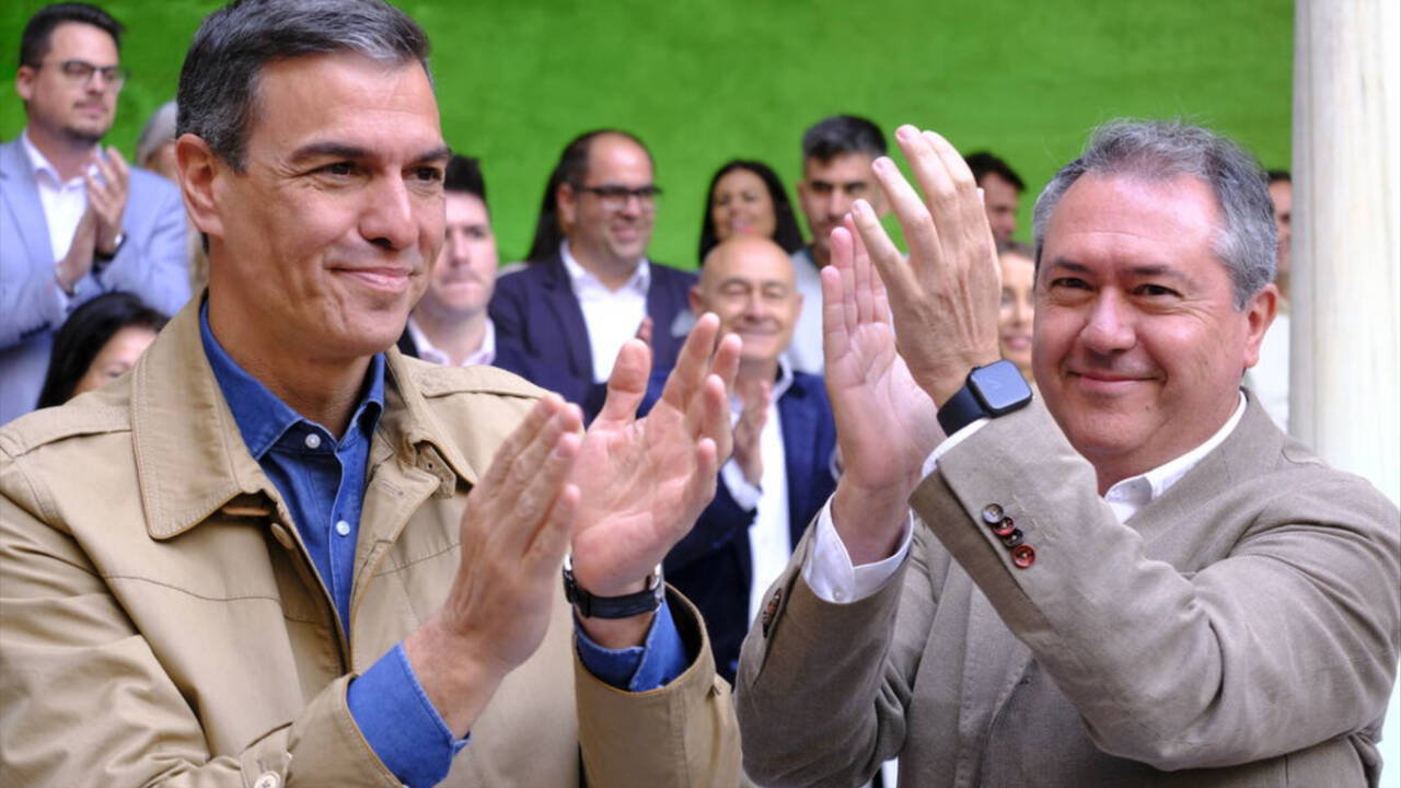 El presidente del Gobierno y secretario general del PSOE, Pedro Sánchez, junto al secretario general del PSOE de Andalucía, Juan Espadas, en un acto en Jaén.