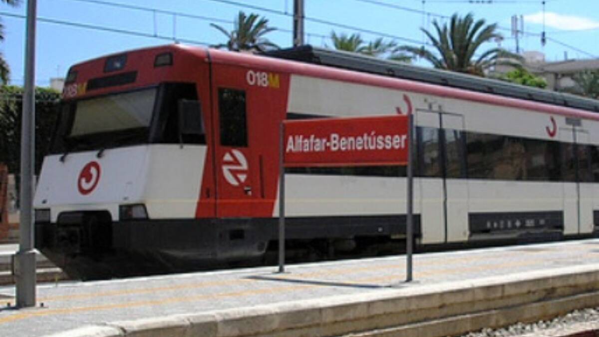 Cercanías Valencia a su paso por la Estación de Alfafar-Benetússer - ARCHIVO