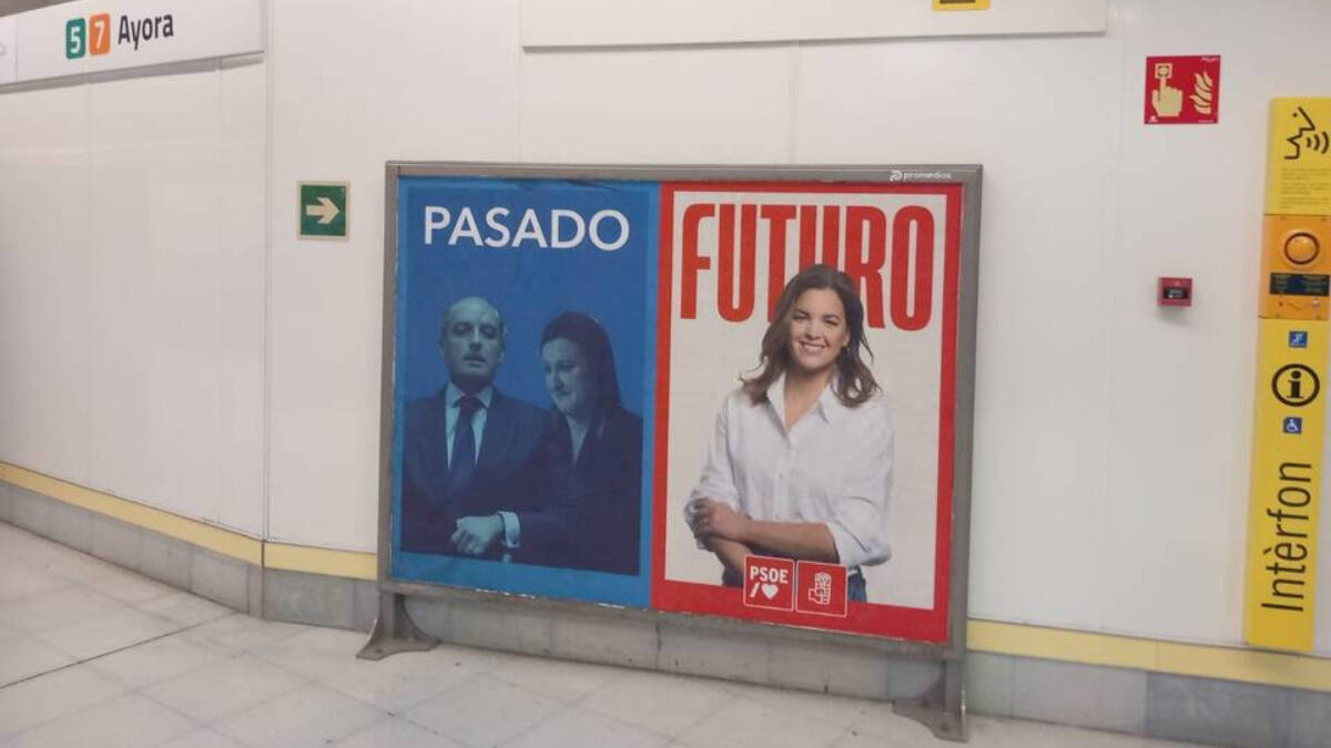 Carteles del PSOE de Valencia en el metro