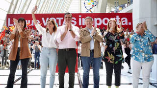 Pedro Sánchez hace protagonista a Rajoy bajo el 'caloret' de Valencia
