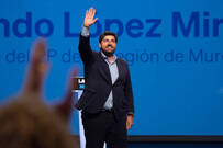 López Miras, el líder mejor valorado, ganará en Murcia el 28-M según el CEMOP