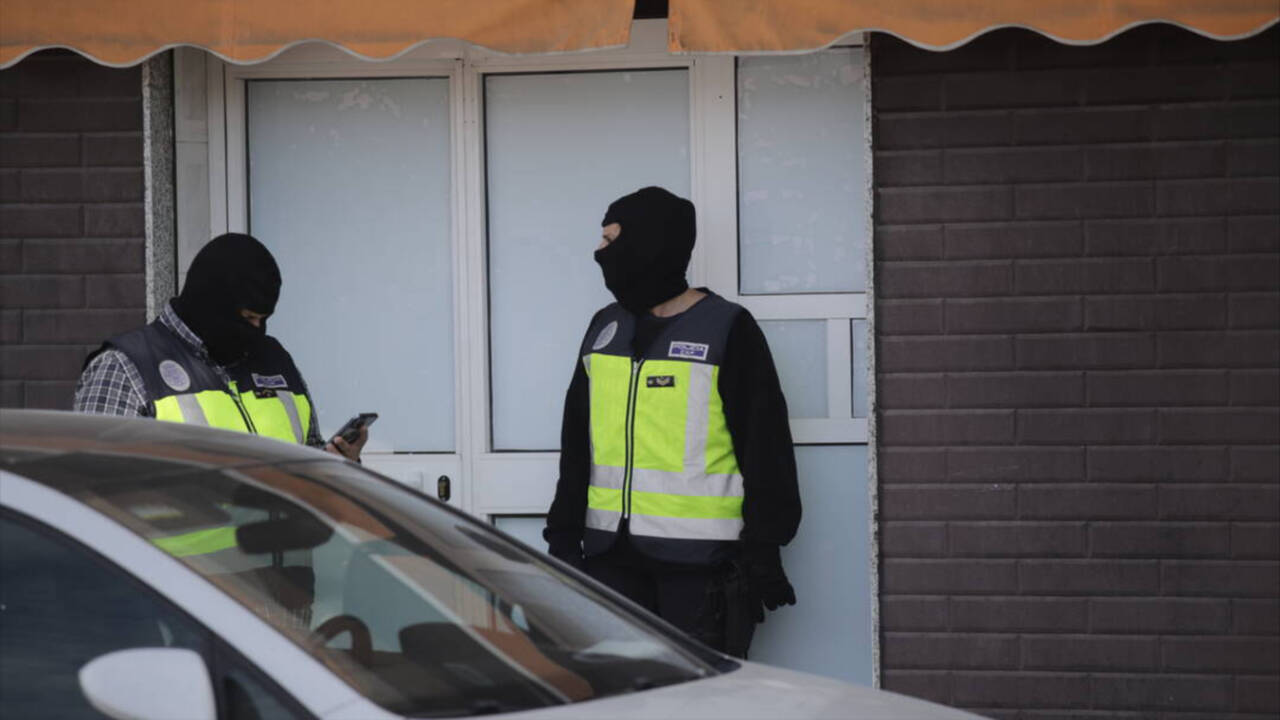 Imagen de la operación de la Policía Nacional en Melilla por la trama de compra de votos.