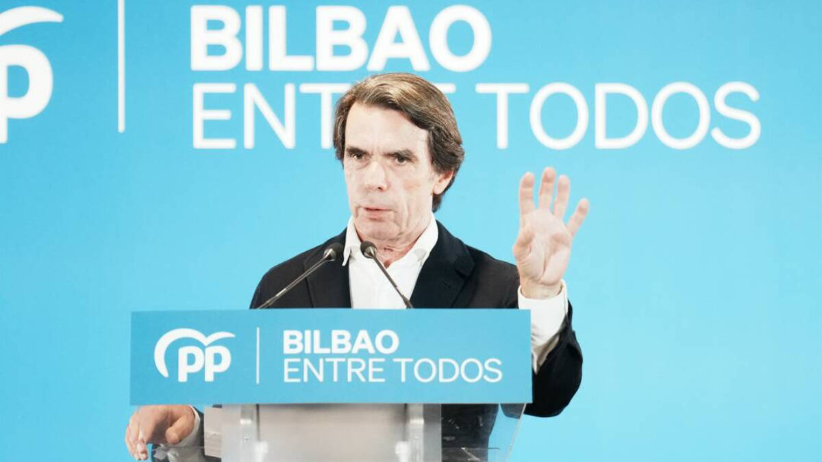 El expresidente del Gobierno, José María Aznar, durante un mitin electoral en Bilbao.