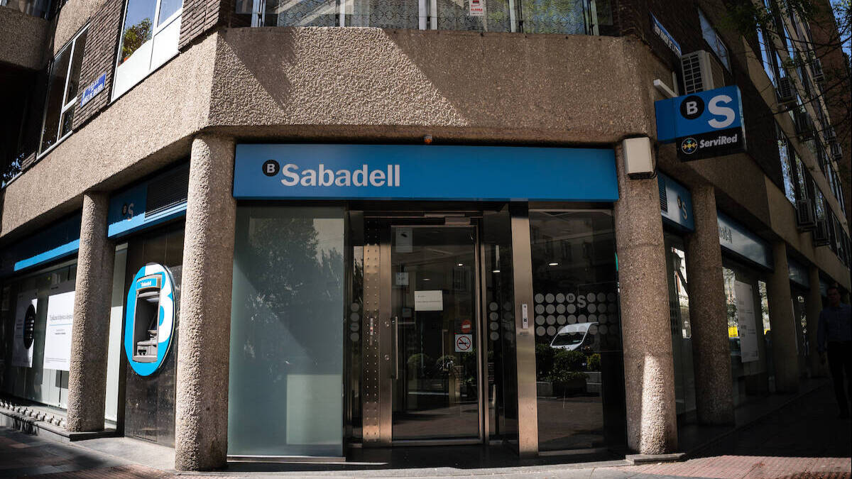 Sucursal del Banco Sabadell. Europa Press.