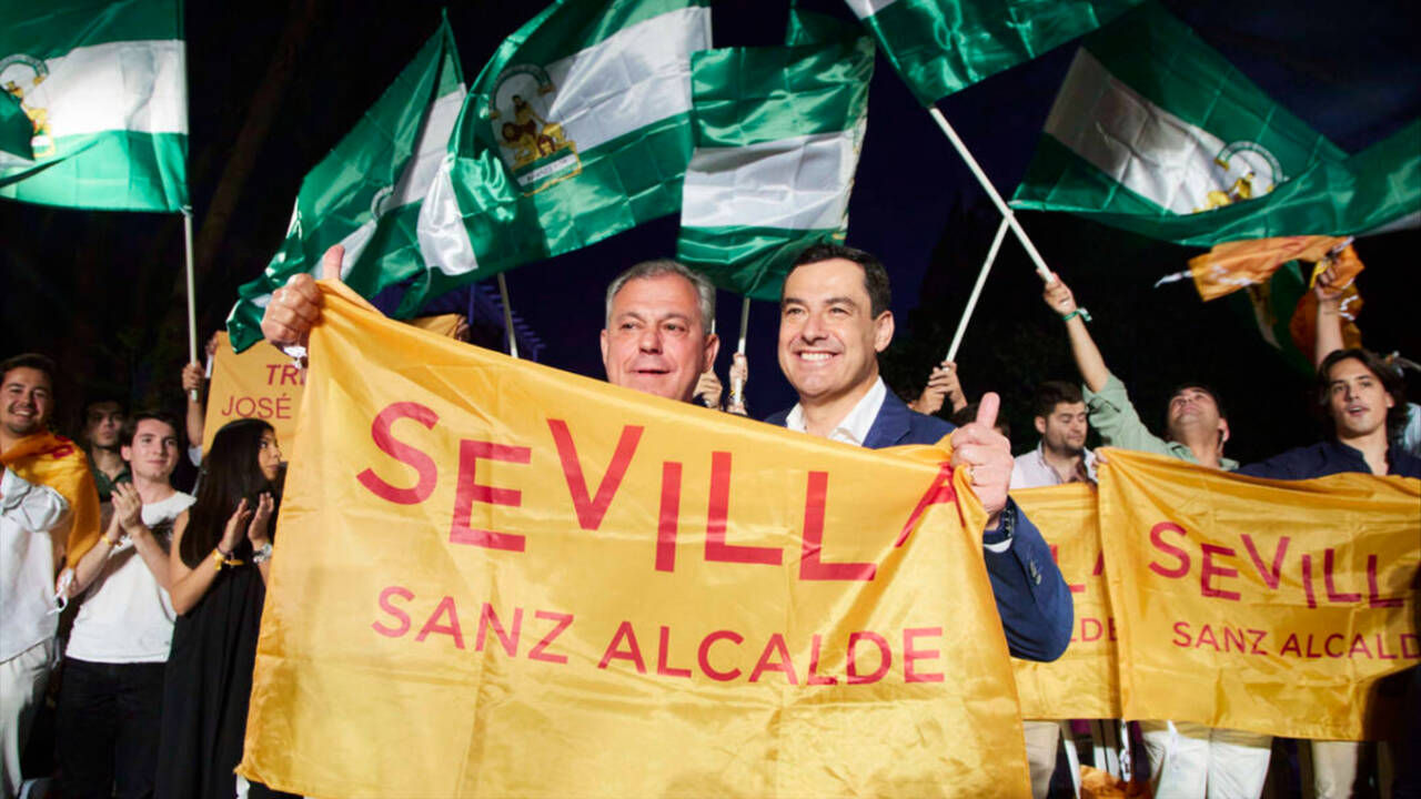 El presidente del PP-A, Juanma Moreno, y el candidato a la alcaldía, José Luis Sanz.