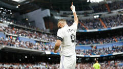 Benzema, con un pie fuera del Madrid, mete al club blanco en un problemón 
