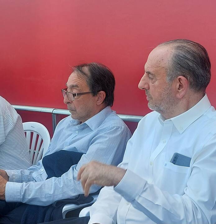 Ángel Franco, en segundo plano,  con Miguel Millana, líder de los socialistas en la ciudad de Alicante.